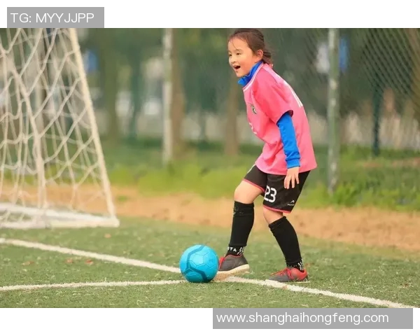 个性化定制足球短袖打造你的专属运动风格与团队精神