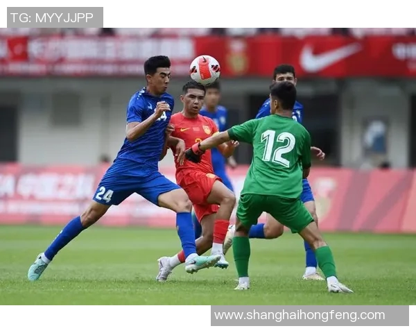 中国足球对乌兹别克斯坦精彩比赛视频回顾与分析