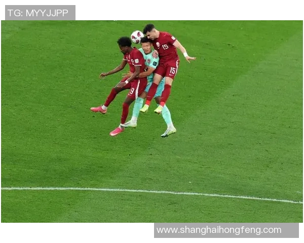 中国足球迎战卡塔尔力争胜利展现团队精神与竞技状态