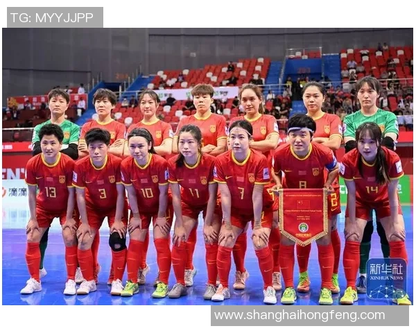 中国足球队迎战泰国队全力争胜展现实力与团结精神